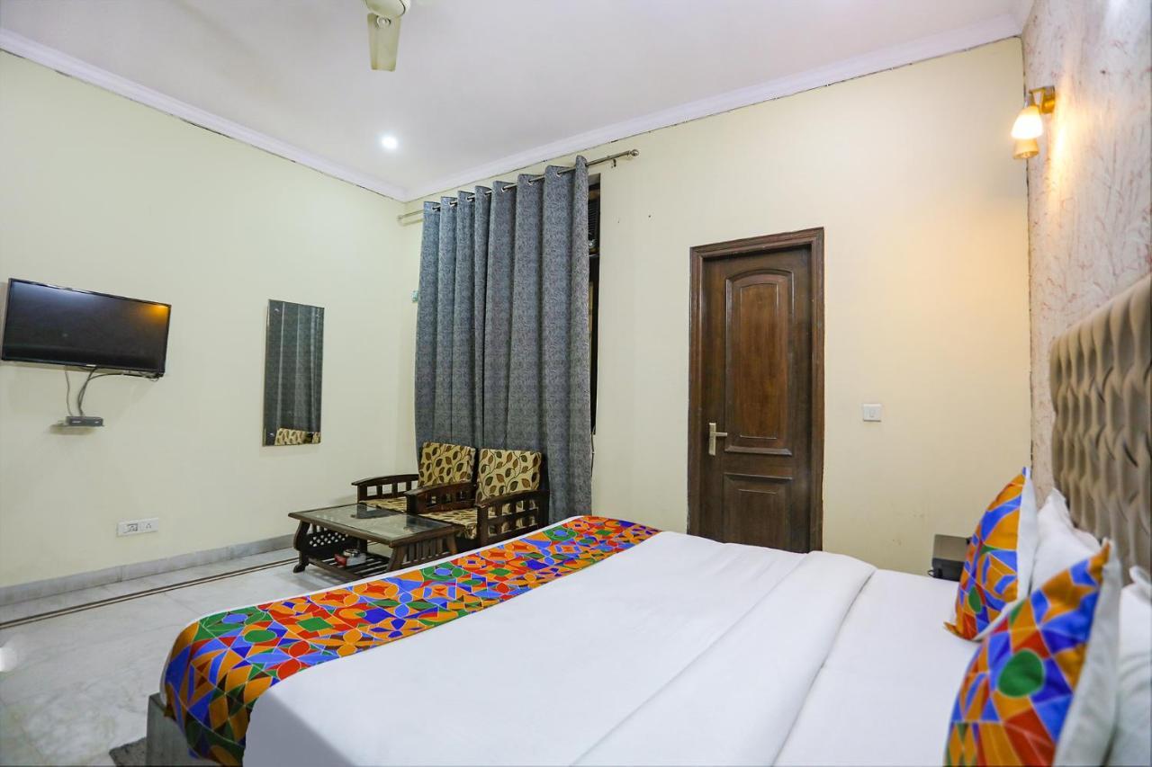 Hotel Fabexpress Hm Palace à Noida Extérieur photo